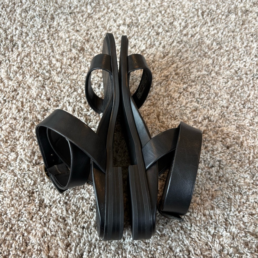 Vionic Black Leather Crisscross Ankle Strap Sandals - Picture 5 of 8